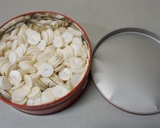 1113	TIN OF VINTAGE BUTTONS
