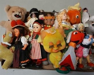 1133	LOT OF STUFFED ANIMALS & DOLLS
