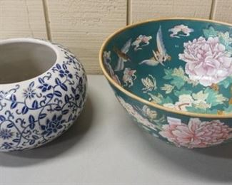 1144	LARGE ASIAN BOWL & BLUE & WHITE BOWL
