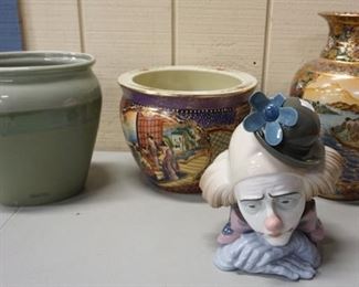 1146	4 PC LOT-ASIAN POTS & A LLADRO CLOWN, AS IS
