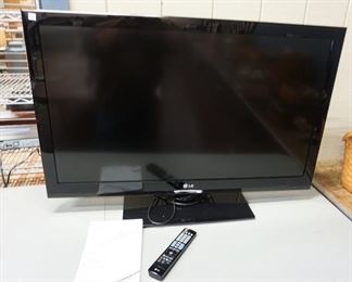 1159	LG FLAT SCREEN TV WITH REMOTE-42 IN
