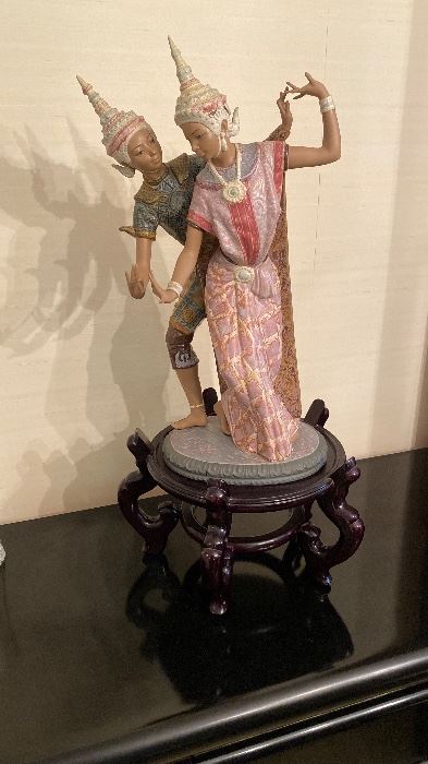 Large Lladro figurine, Mint Condition with no breaks or repairs, all Lladro's in sale are in mint condition, most with original boxes.