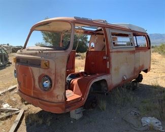 900: 	

Volkswagen Bus
VW Bus VIN: 2312221381