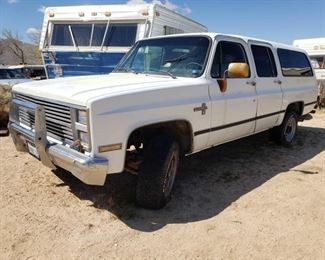3010: 
1988 Chevrolet Suburban 2500 4×4
Year: 1988
Make: Chevrolet
Model: Suburban
Vehicle Type: Multipurpose Vehicle (MPV)
Mileage:
Plate:
Body Type: 4 Door Wagon
Trim Level: Base
Drive Line: 4WD
Engine Type: V8, 5.7L
Fuel Type: Gasoline
Horsepower:
Transmission:
VIN #: 1gngv26k0jf133075
Features and Notes:
Locked
Vehicle being sold on application for duplicate title.
Title not in hand.
DMV fees $59 for non op and $70 DOC fees.
No Record.