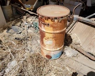 4095: 

76 Union Metal Grease Barrel
76 Union Metal Grease Barrel