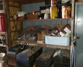 1005	

Tool Boxes with Tools, Pipe Wrenches, Torque Wrenches, Hammers, and More
19 Tool Boxes. Also includes locks, tap and die set, and more