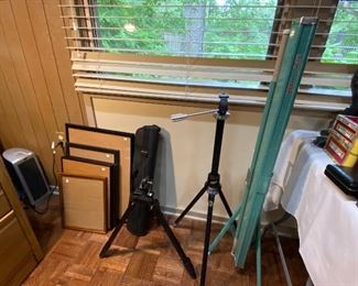 Tripods, screen, frames.