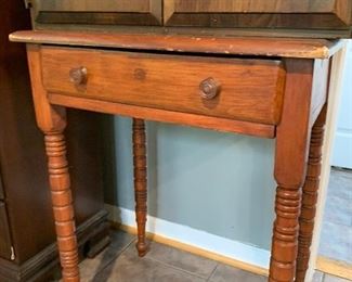 Older turned leg side table $40