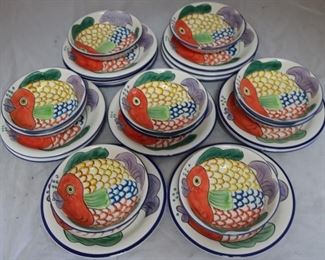 Lot# 46 - Fish design plates and bowls