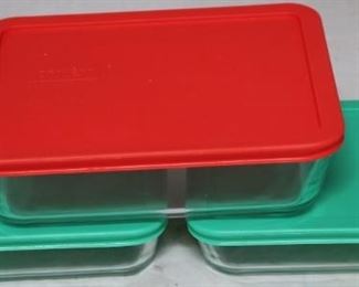 Lot# 91 - Pyrex baking dishes with lids