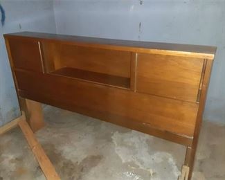 137. VTG Mahogany Full Bed