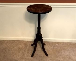 146. Mahogany Pedestal Table