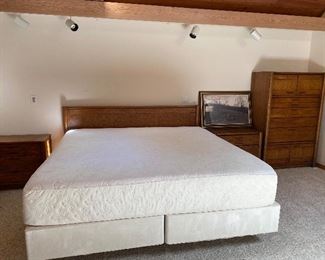 Thomasville king size bedroom set