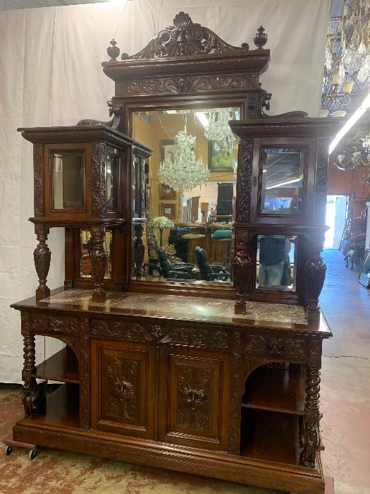 Dealer's Choice Antiques & Auction in Nashville, TN starts on 6/28/2020