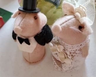Felt bride and groom pigs