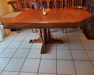 Ethan Allen dining table with leaves inserted.