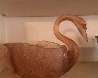 vintage glass swan -depression pink color