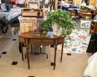 Lots of occasional tables and greenery!