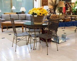 Adorable wicker glass table/3 chairs