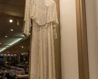Gorgeous vintage wedding dress!