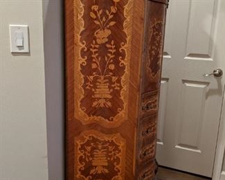 Side view of the Italian marquetry chest.