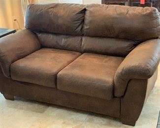 Ashley Furniture Faux Leather Loveseat Sofa	29x72x40in	HxWxD	AH115