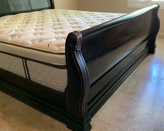 King Ashley Furniture Signature Suzannah Sleigh Bed	62x80x95 Mattress Height: 25in	HxWxD	AH139