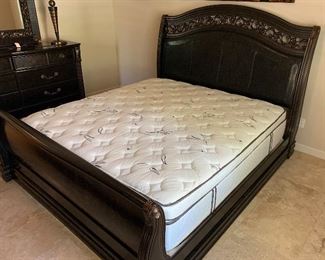 King Ashley Furniture Signature Suzannah Sleigh Bed	62x80x95 Mattress Height: 25in	HxWxD	AH139