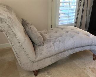 Tufted Fabric Chaise Lounge	38x30x67in	HxWxD	AH140