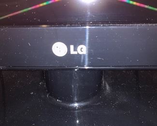 LG 47in 3D Cinema LED 1080p HDTV TV 47LM4700	29x43x10.5in (at base)	HxWxD	AH149