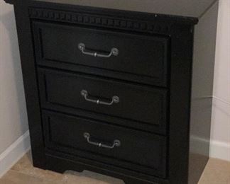 Ashley Furniture Cavallino Black Finish 3-Drawer Dresser	34x33x17in	HxWxD	AH161