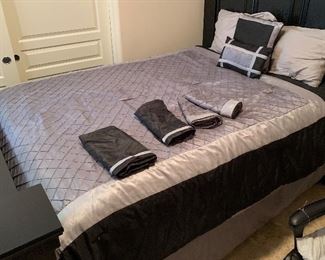 Queen Silver/Black Bed set			AH163