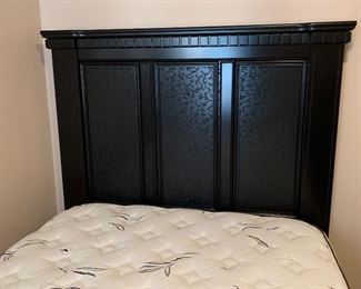 Ashley Furniture Cavallino Black wood Queen Bed	73x65x93in mattress height: 34in	HxWxD	AH164