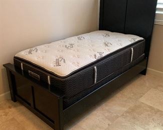 #1 Ashley Furniture Maribel Black Twin Bed	53x43x79in	HxWxD	AH170