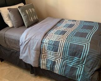 #2 Twin Bed Bedding			AH169