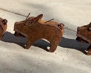 3pc Rustic Metal Javelinas	6.5x3x9in	HxWxD	AH176