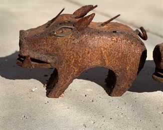 3pc Rustic Metal Javelinas	6.5x3x9in	HxWxD	AH176