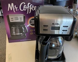 Mr. Coffee 12 cup Programmable Coffee Maker LM280NK			AH180