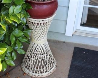 Plant stand-wicker