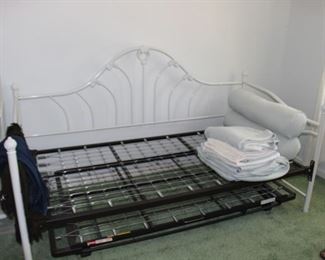 White Irond daybed