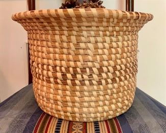 Charleston BASKETS!This family collected only the finest basketry made! Perfect for the FOLK ART GULLAH collector. It would look fantastic in just about any home. It would make a fine addition to your decor, folk art or pine-needle accessories collection, to use or to give as a gift!