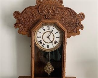 Superb vintage oak clock ...with jet!