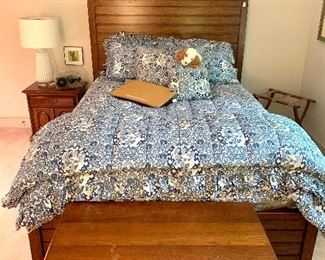 "Sea Island Queen" Queen Bedroom Set from Lexington Furniture Co. NEW MATTRESS and BOX comes with the bed!!! MSRP was $2280 for bed alone!