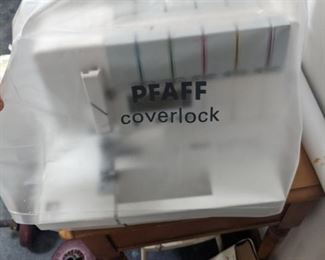 Pfaff Coverlock 4872