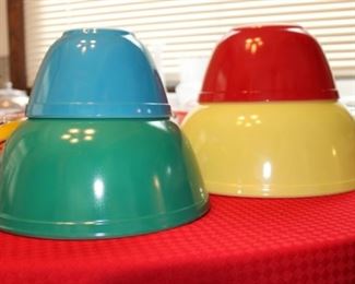 Vintage Primary colors Pyrex mixing bowl set
