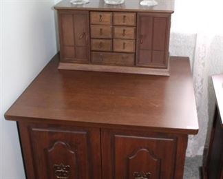 Side table, jewelry box, vases