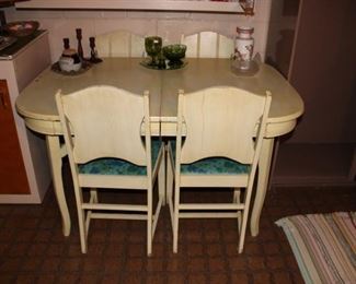 Farmhouse table w/4 chairs
