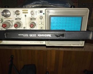 Tektronixs 2235 Oscilloscope 100MHz