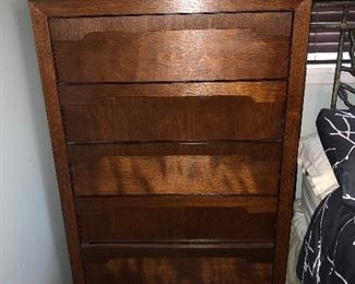 Wooden chest of drawers