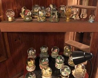 Large selection of Snow Globes!
